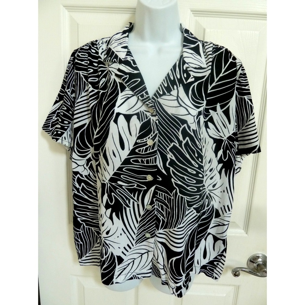 Grace Womens Medium Short Sleeve Gauzy Tropical Button Up Blouse Black White